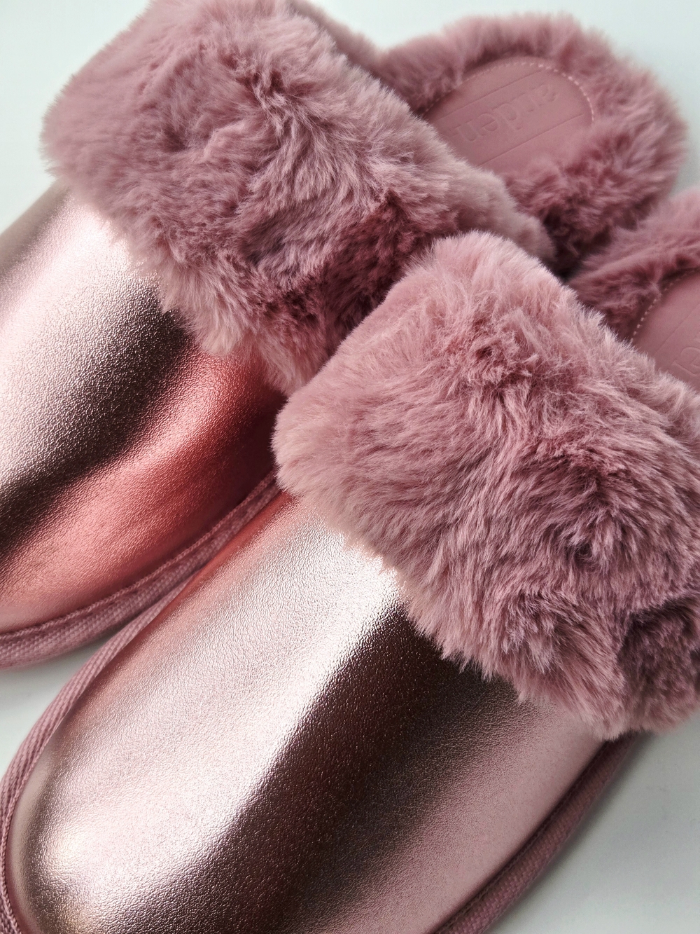 Auden Metallic Pink Faux Fur Scuff Slippers Fuzzy Faux Fur Trim Size 9/10 NEW - Picture 2 of 7